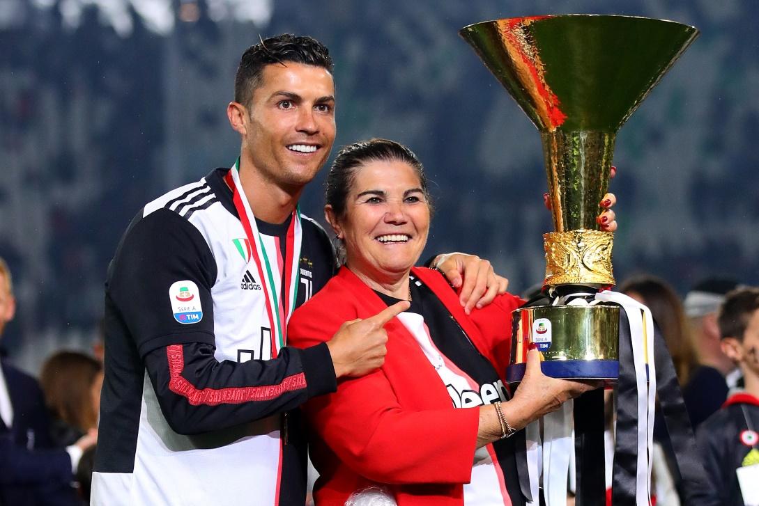 Read more about the article Cristiano Ronaldo Biography:  Family members with pics