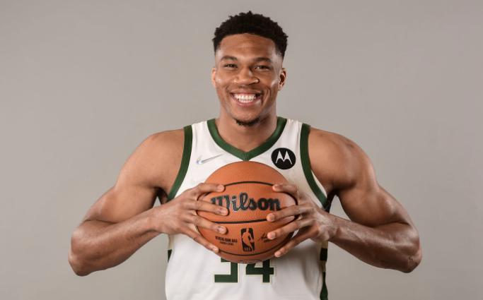 Read more about the article Giannis Antetokounmpo had an outstanding performance, scoring a record-breaking 64 points to lead the Milwaukee Bucks to a 140-126 victory over the Indiana Pacers.